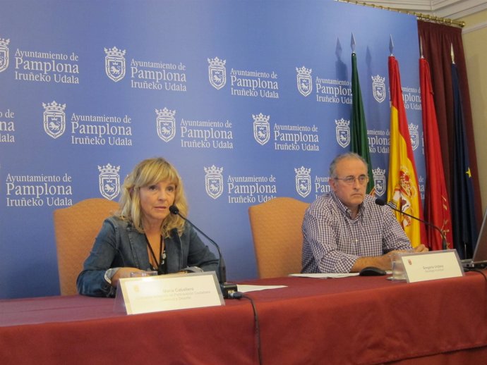 María Caballero y Gregorio Urdániz en la presentación del informe de inmigración