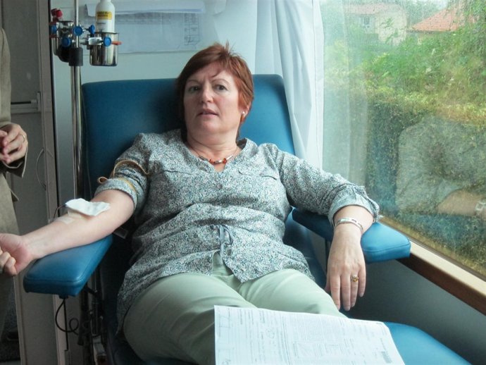 La Conselleira De Sanidade, Rocío Mosquera, Donando Sangre.