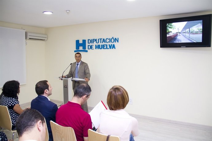 El  presidente de la Diputación de Huelva, Ignacio Caraballo, presenta Celestino
