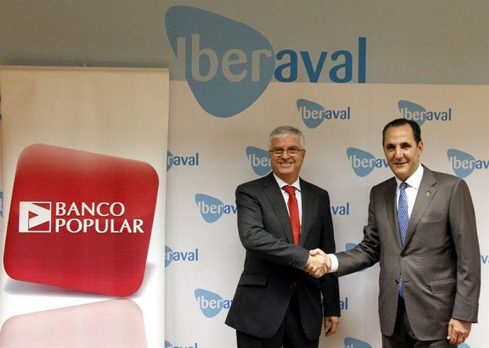 José Rolando Álvarez y Antonio Pérez, tras la firma del acuerdo.