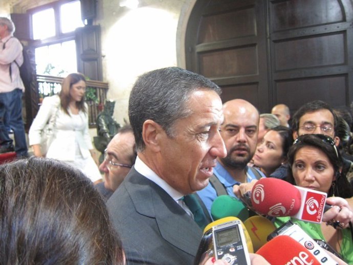 Zaplana Atiende A Los Medios Tras El Acto Institucional Del 9 D'octubre