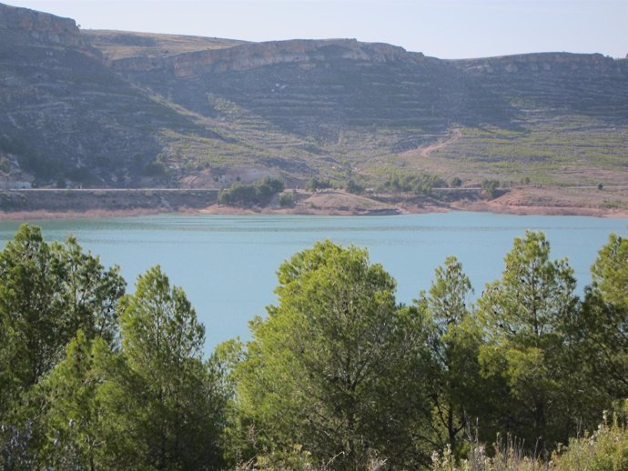 Embalse De La Cuenca Del Ebro