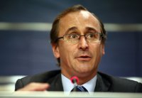 El PP ve "normal" el distanciamiento hacia la política