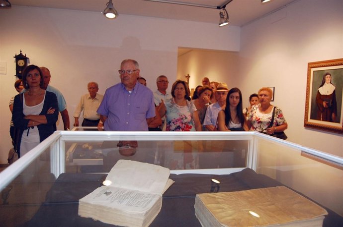 Libros Pertenecientes Al Archivo Del Convento De Santa Clara