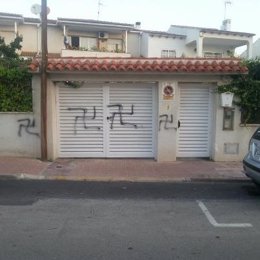 Pintadas nazis en la casa del concejal de ERC en Cunit