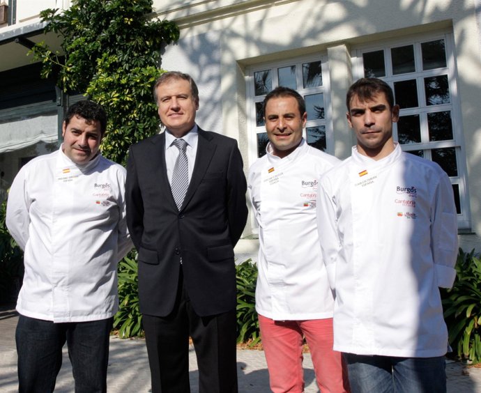 Arasti y Calleja en el centro, junto con Durán (izq) y Arrabal (drch)