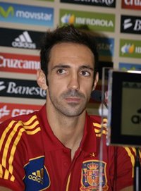 Fútbol/Selección.- Juanfran: "Es un privilegio contar con Iniesta, si está bien seguro que llegamos lejos"