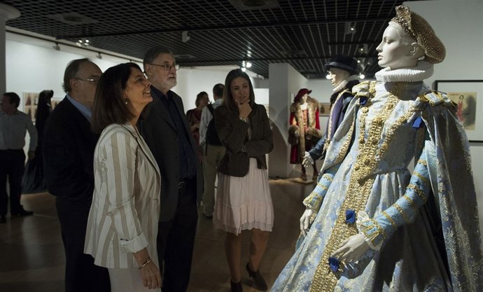 Adrados visita la muestra