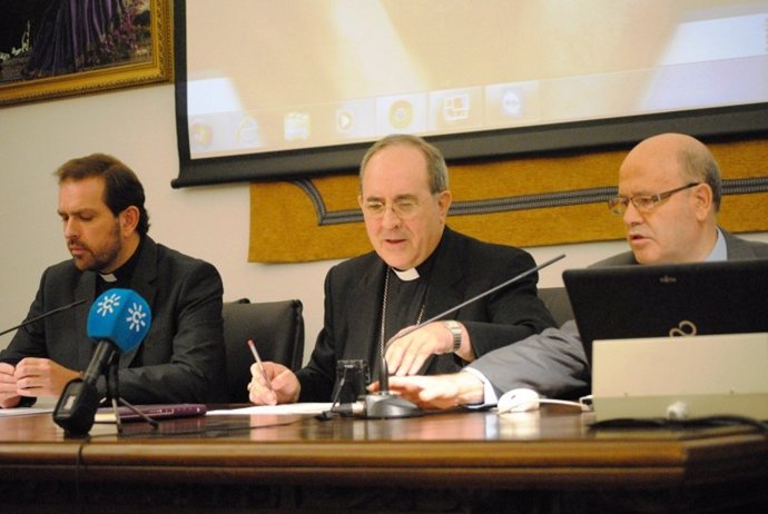 El arzobispo de Sevilla, Juan José Asenjo, presenta actos Año de Fe