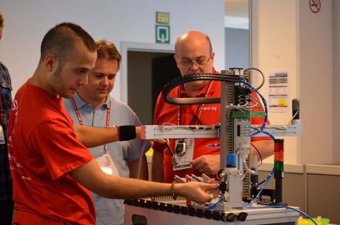Los dos alumnos aragoneses durante la competición 'EuroSkills'.