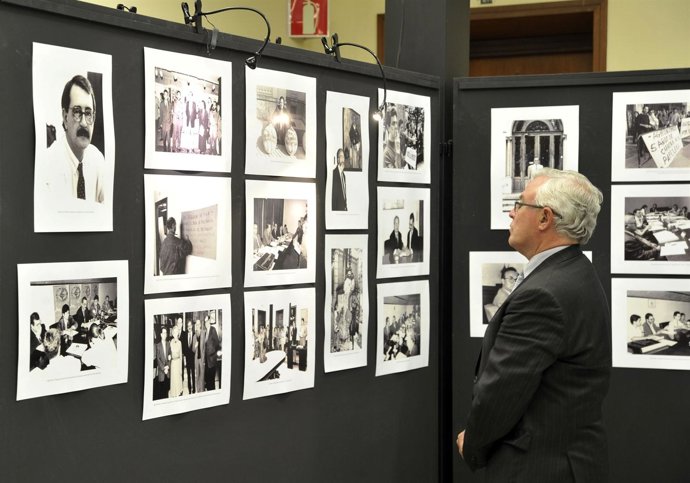 La Universidad de Murcia inaugura una exposición fotográfica sobre los XXV años 