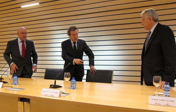 De Izquierda A Derecha, Carnero, De Santiago-Juárez Y Llobet