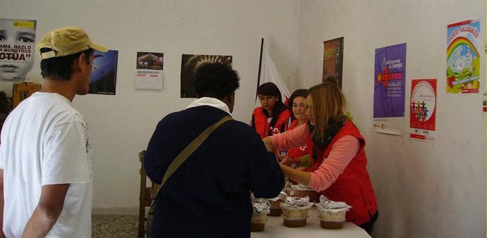 Cruz Roja Teruel reparte comidas a personas con dificultades económicas