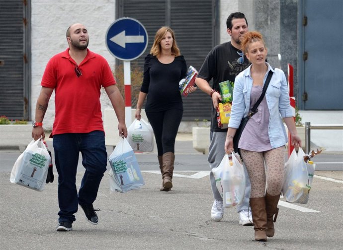 Kiko, Jessica, su hermano Manuel la novia de este