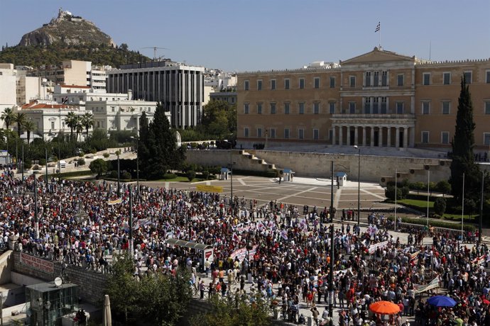 Primera huelga general en Grecia contra el Gobierno de coalición de Samaras