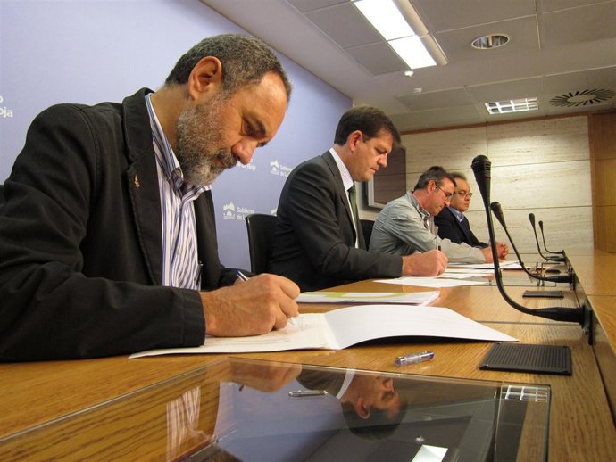 Firma convenio champiñones y setas