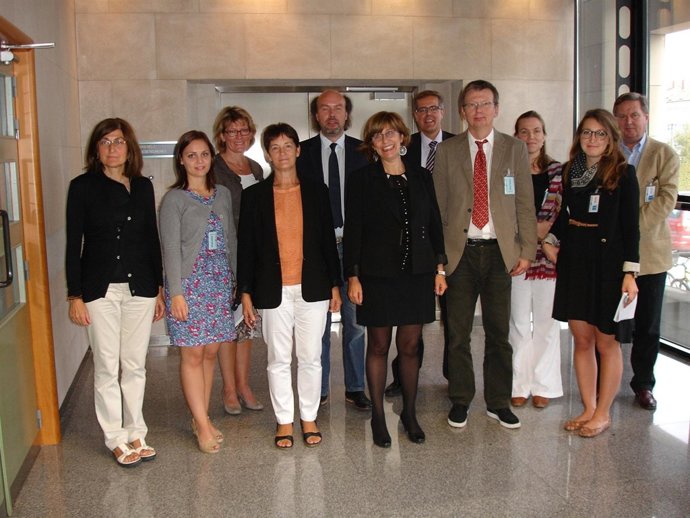 Blanca Urgell con la delegación de la minoría sueca de Finlandia.