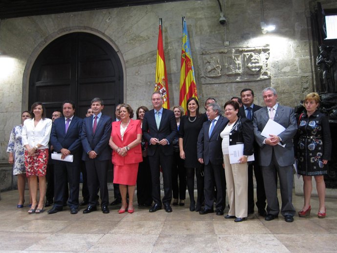 Fabra Con Representantes Provinciales Y Locales Tras Presentar El Plan De Empleo