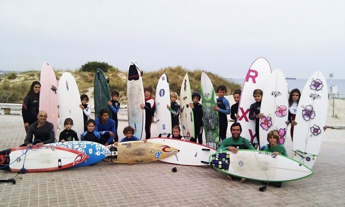 Equipo de surf infantil