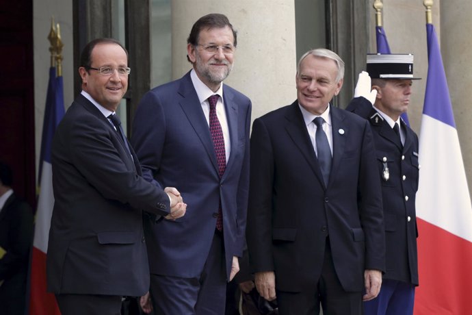 El presidente francés, François Hollande y Mariano Rajoy, en el palacio del Elís