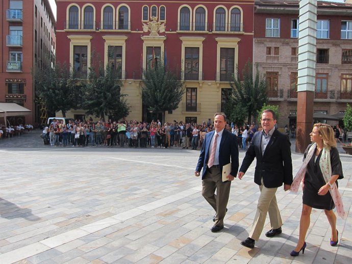 Concentración de estudiantes por el cierre del Museo de la Catedral