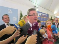 Marín dice que estará encantado hablar "una vez más" con sindicatos y señala que ya existe un calendario de negociación