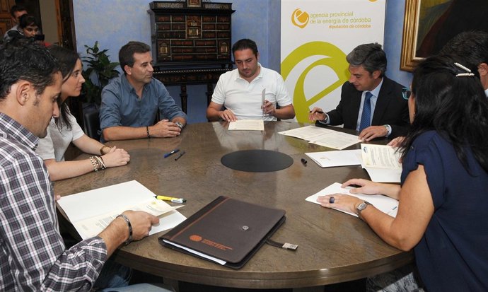 Un momento de la firma de los convenios