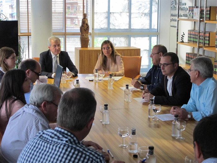 Momento de la reunión del jurado
