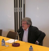 González (IU) alerta de que las clases medias tendrán que "recurrir a la beneficencia" por las políticas del PP