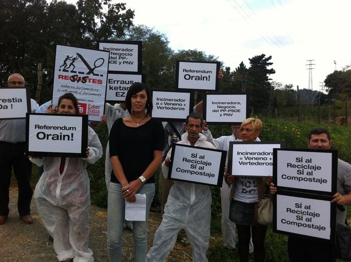 Concentración de EB-Berdeak contra incineración