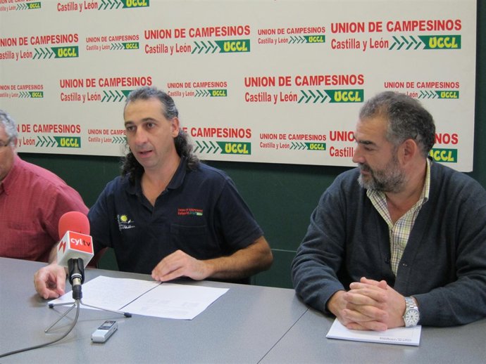 En el centro, Jesús Manuel González Palacín, de UCCL 