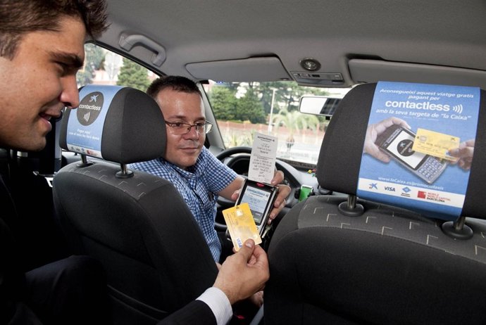 Taxi con dispositivo de pago 'contactless'