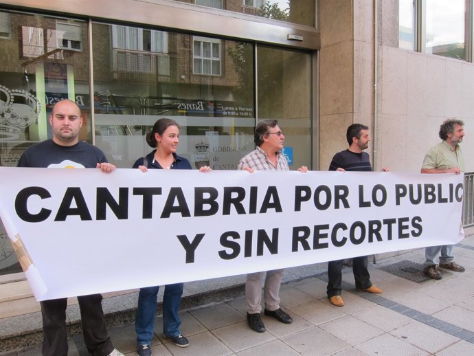 Protesta contra el cierre por la tarde