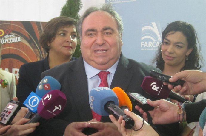 Vicente Tirado, presidente de las Cortes en Farcama