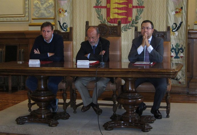 De izq. A drcha, Óscar Puente, Javier León de la Riva y Fernando Rubio