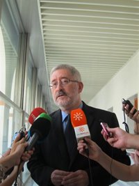 La Junta pagará directamente las ayudas sociolaborales pendientes por ERE de trabajadores de Santana y Apra Leven