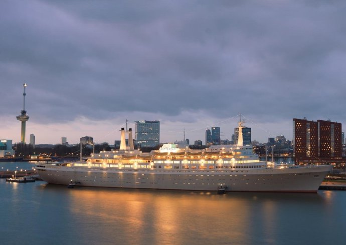 Hotel flotante World Hotels