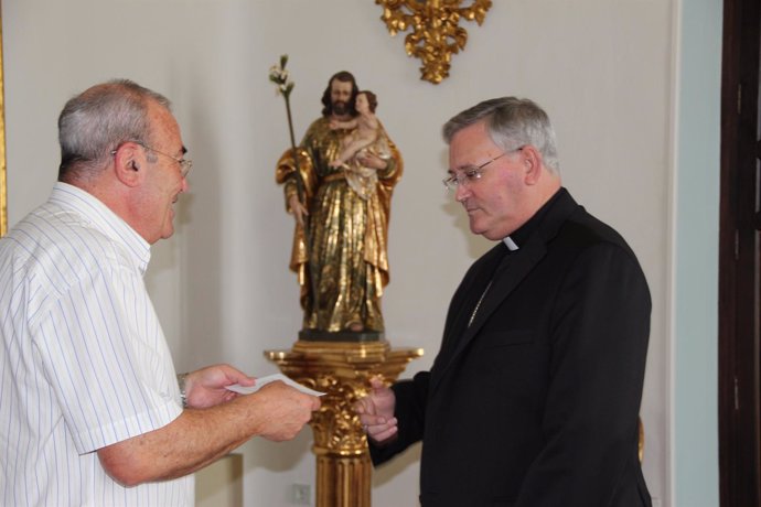 Los sacerdotes de la Diócesis de Cartagena donan 26.600 euros a Cáritas