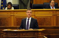 Marín dice que la nueva formación de profesorado hace "más con menos" y PSOE teme que se externalice