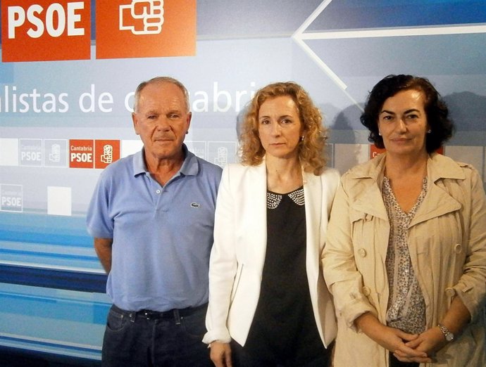 Isabel Fernández con los alcaldes de Colindres y Limpias     