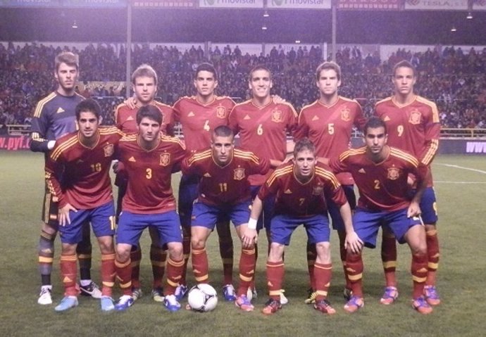 La selección española sub-21 antes de golear a Dinamarca   