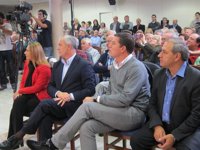 Vázquez pide "no perder un solo voto contra la derecha"