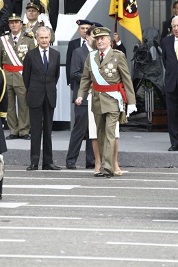 Desfile militar en el Día de la Hispanidad