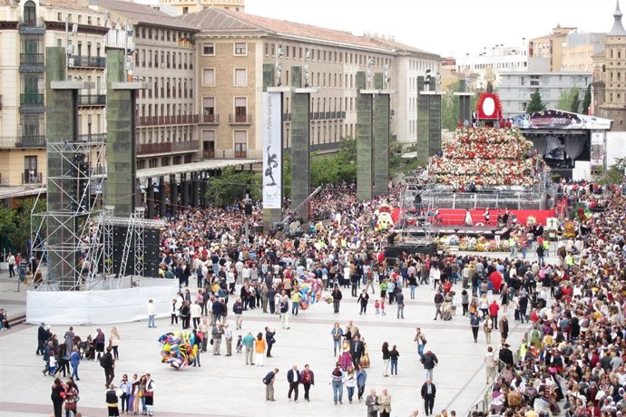 Ofrenda de Flores a la Virgen del Pilar 2012 a las 11.00 horas
