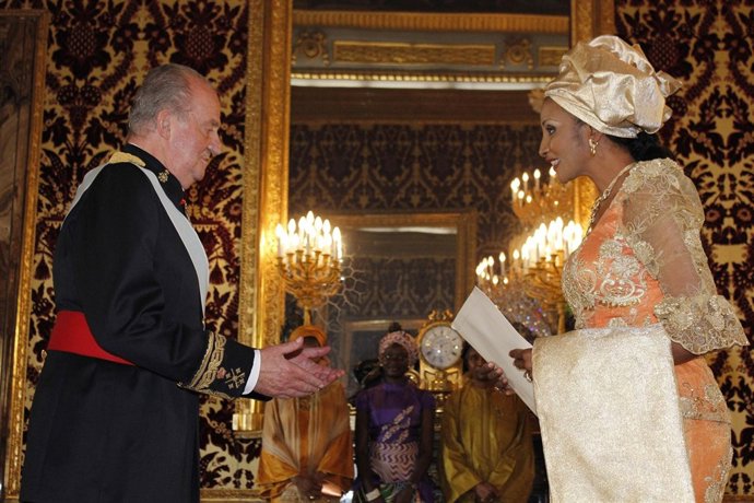 El Rey recibe credenciales