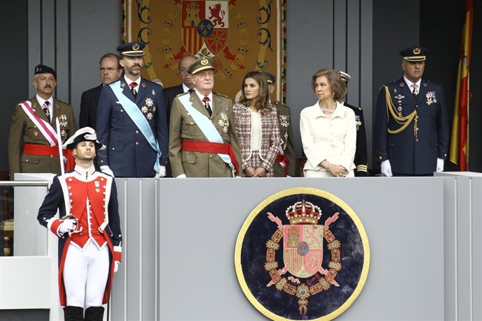 Desfile militar en el Día de la Hispanidad