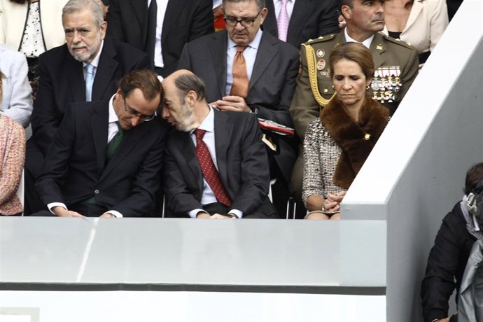Desfile militar en el Día de la Hispanidad