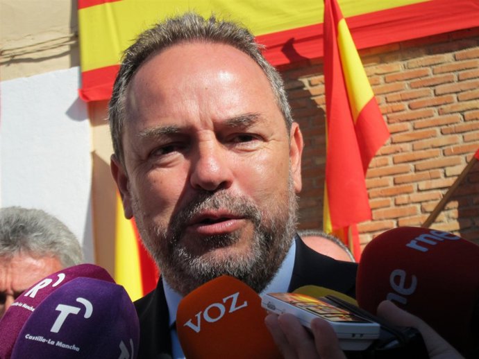 Labrador atiende a los medios antes del acto del 12 de octubre