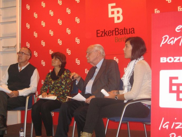 Navas, Modubar y Álvarez Solís en la sede de EB