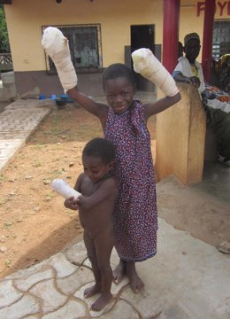 Dos Menores Atendidos En El Togo